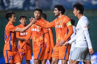 Tô Đông: Đá có thối hơn nữa, cũng là trận đấu của đội tuyển quốc gia Trung Quốc bắt đầu, phải hò hét